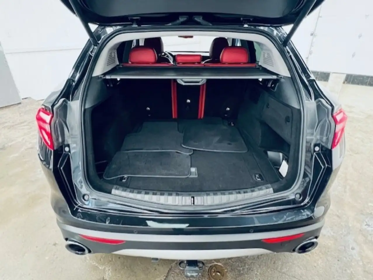 Alfa Romeo Stelvio снимка Alfa Romeo Stelvio
