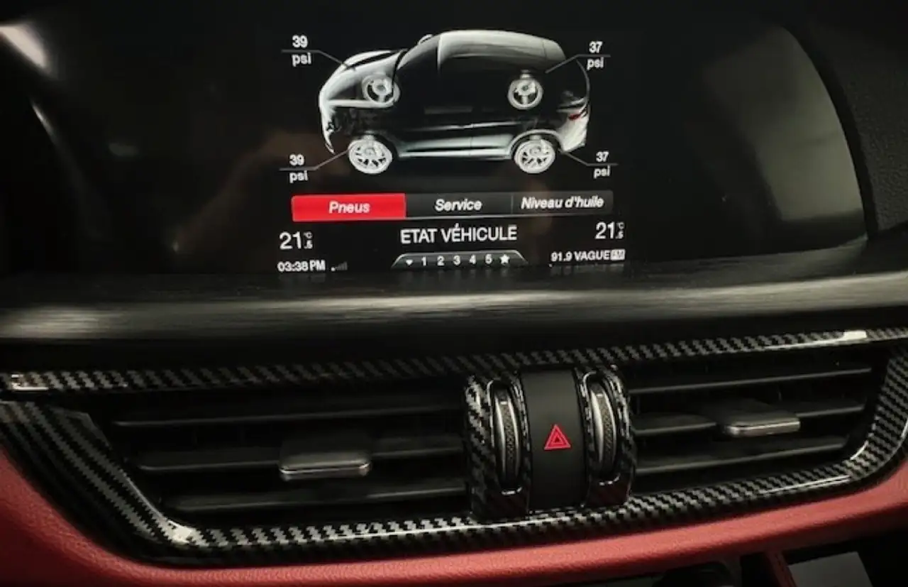 Alfa Romeo Stelvio снимка Alfa Romeo Stelvio