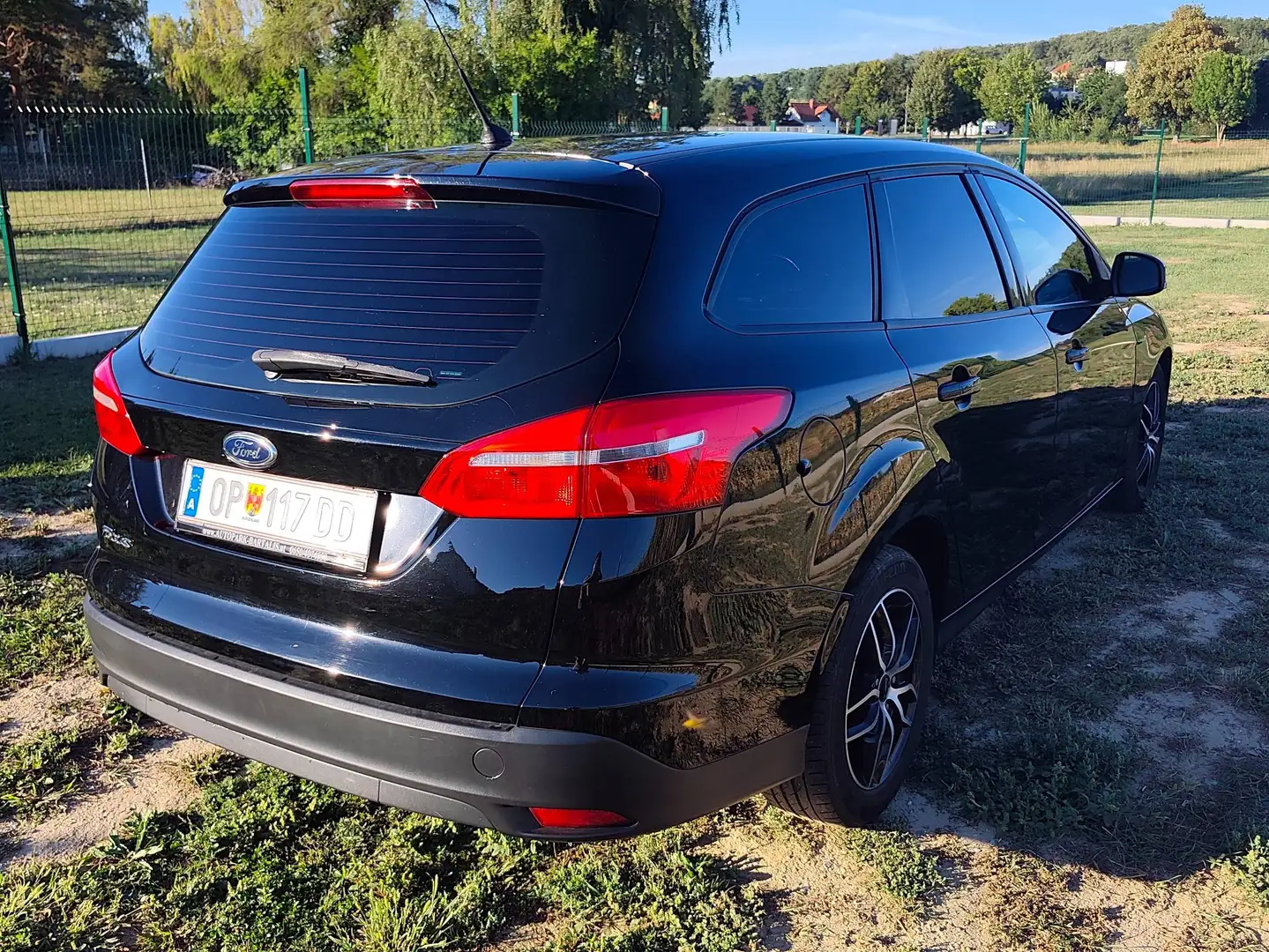 Ford Focus Focus Traveller Van Ambiente 1,6 TDCi Ambiente Schwarz - 2