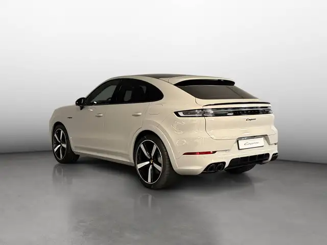 Porsche Cayenne view 3