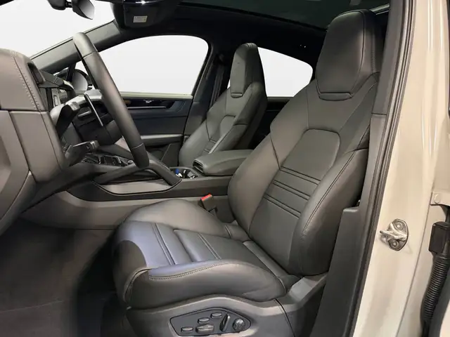 Porsche Cayenne view 14