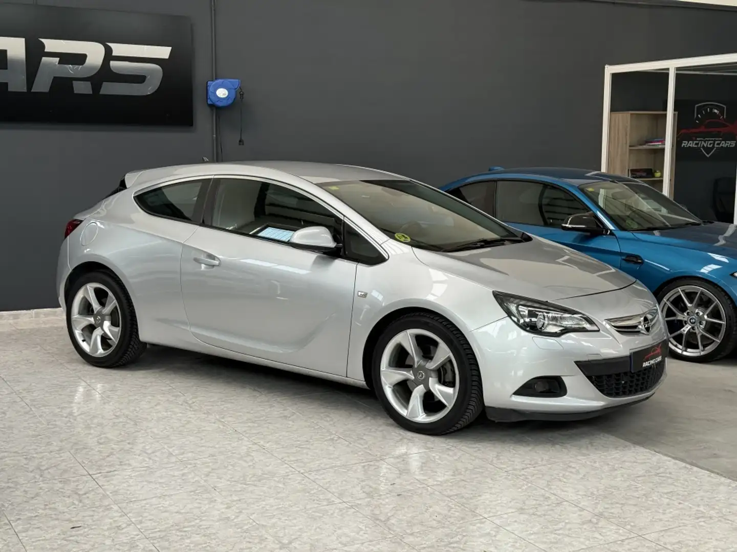 Opel Astra GTC 2.0CDTi S/S Selective Plateado - 2