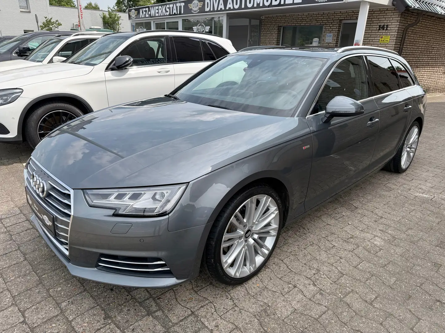 Audi A4 2.0 TDI quattro S Line Sport Plus Grau - 1