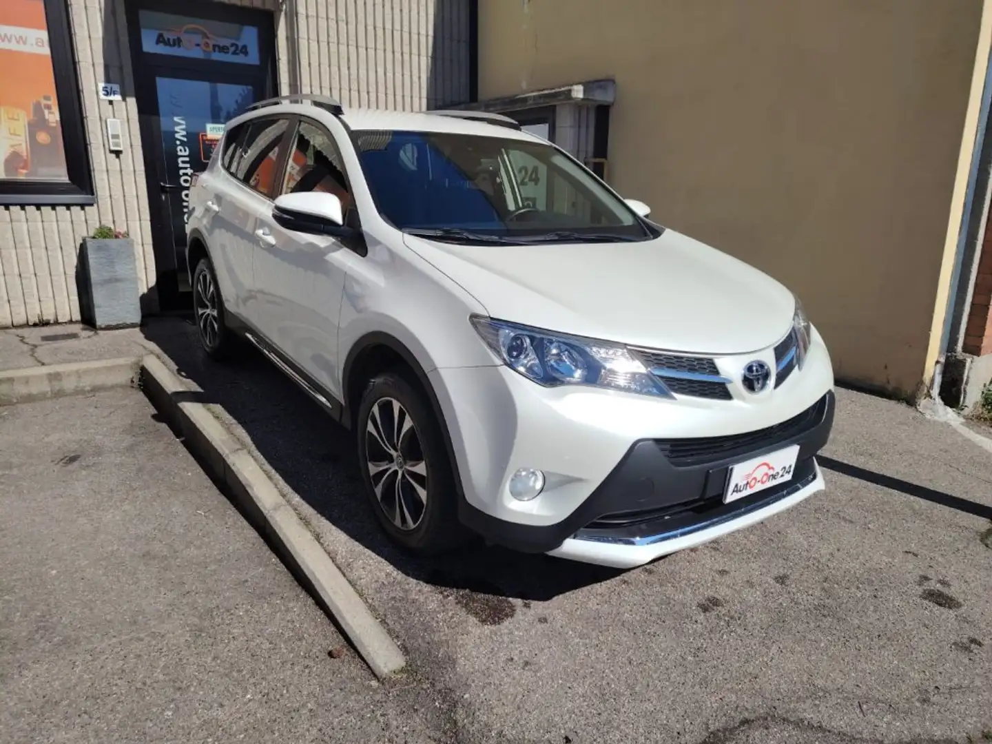 Toyota RAV 4 MY23 RAV4 2.0 D-4D 2WD Style White Ed. FINAN Bílá - 1