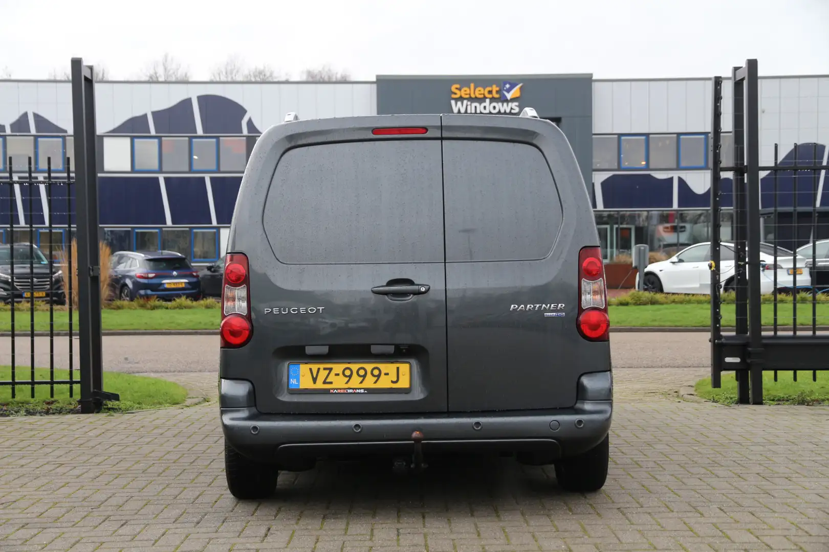 Peugeot Partner 1.6 BlueHDi 100PK / Navi / Clima / Zie opmerking.. Grau - 2