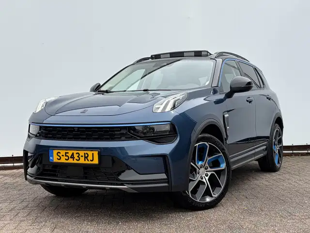 Lynk & Co 01 view 10
