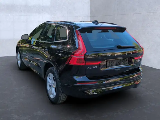 Volvo XC60 view 5