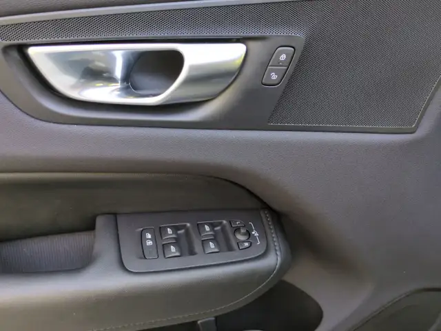 Volvo XC60 view 12
