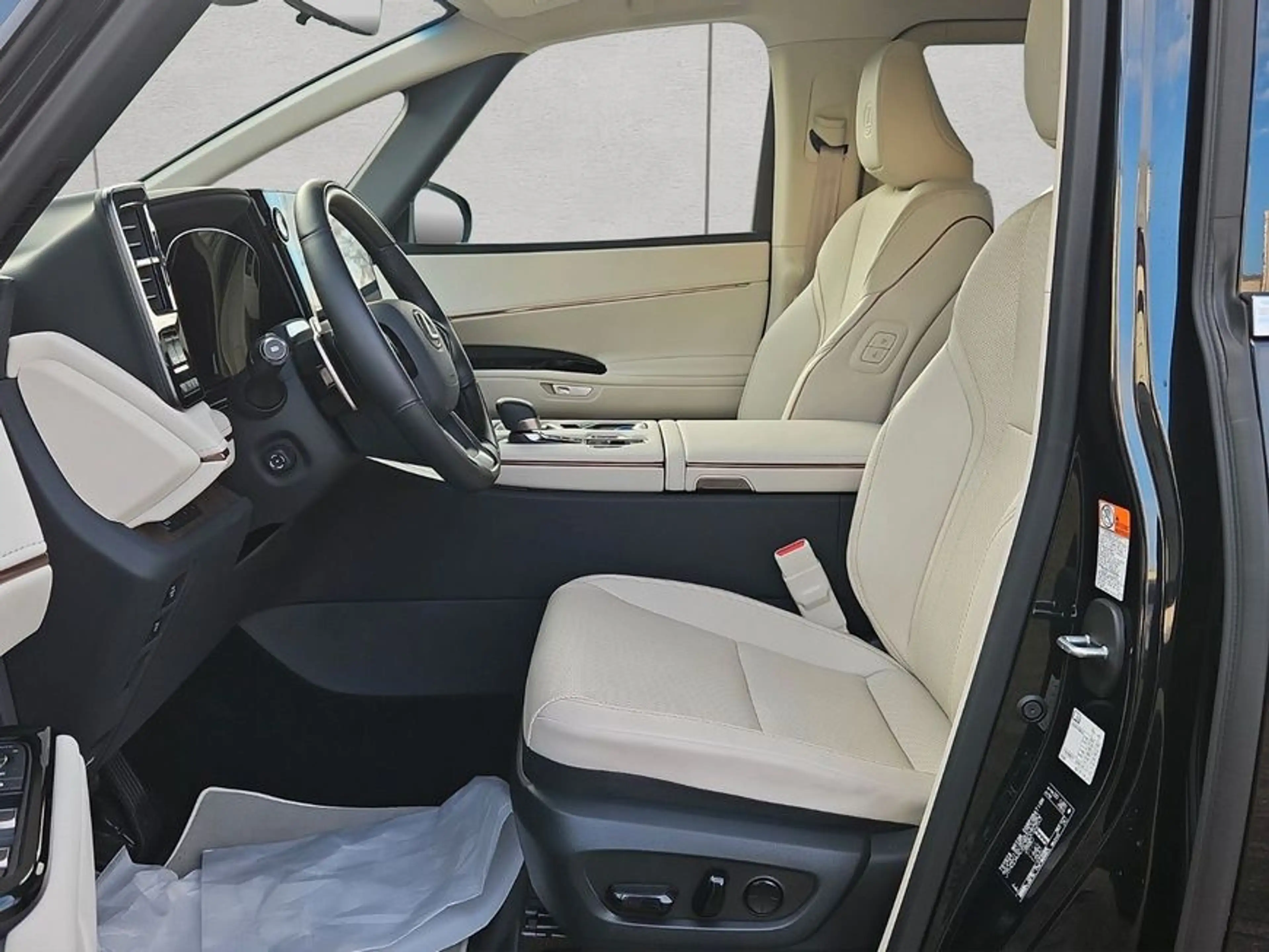 Lexus LM 350h AWD Executive 6+1 Sitzer — photo 5