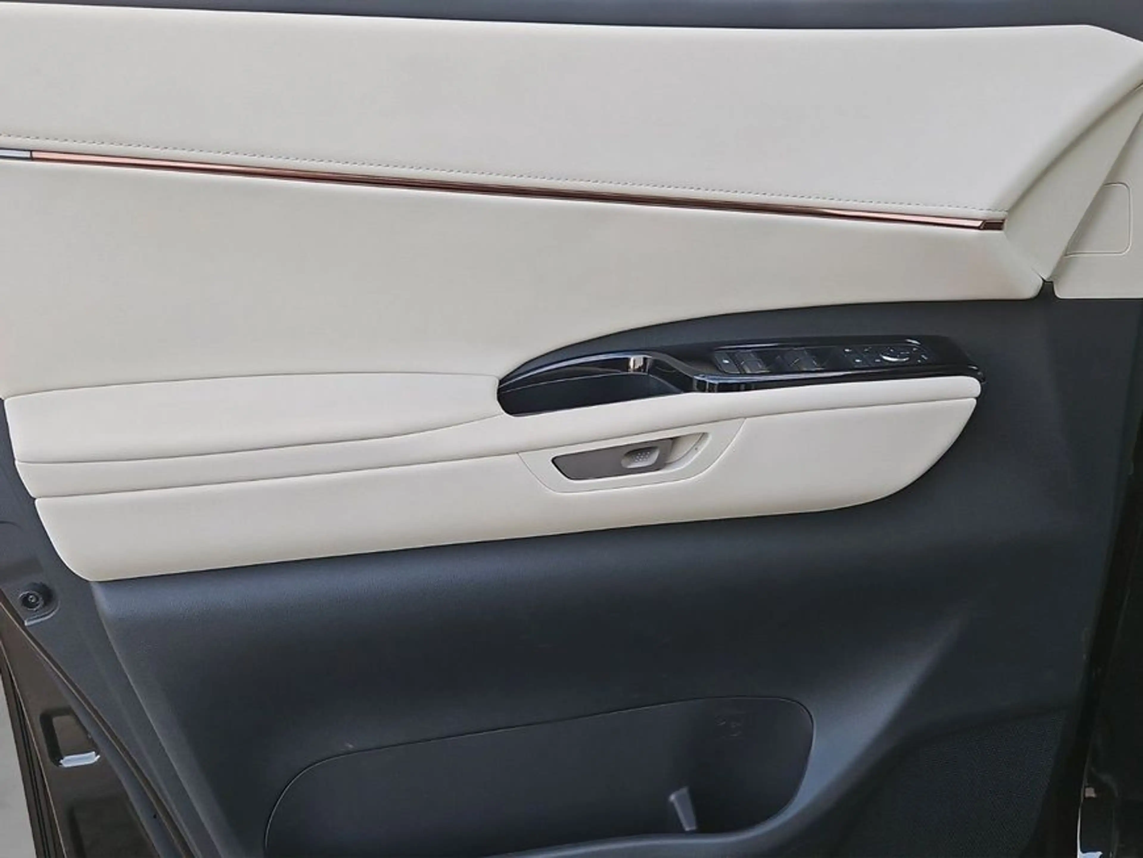 Lexus LM 350h AWD Executive 6+1 Sitzer — photo 10