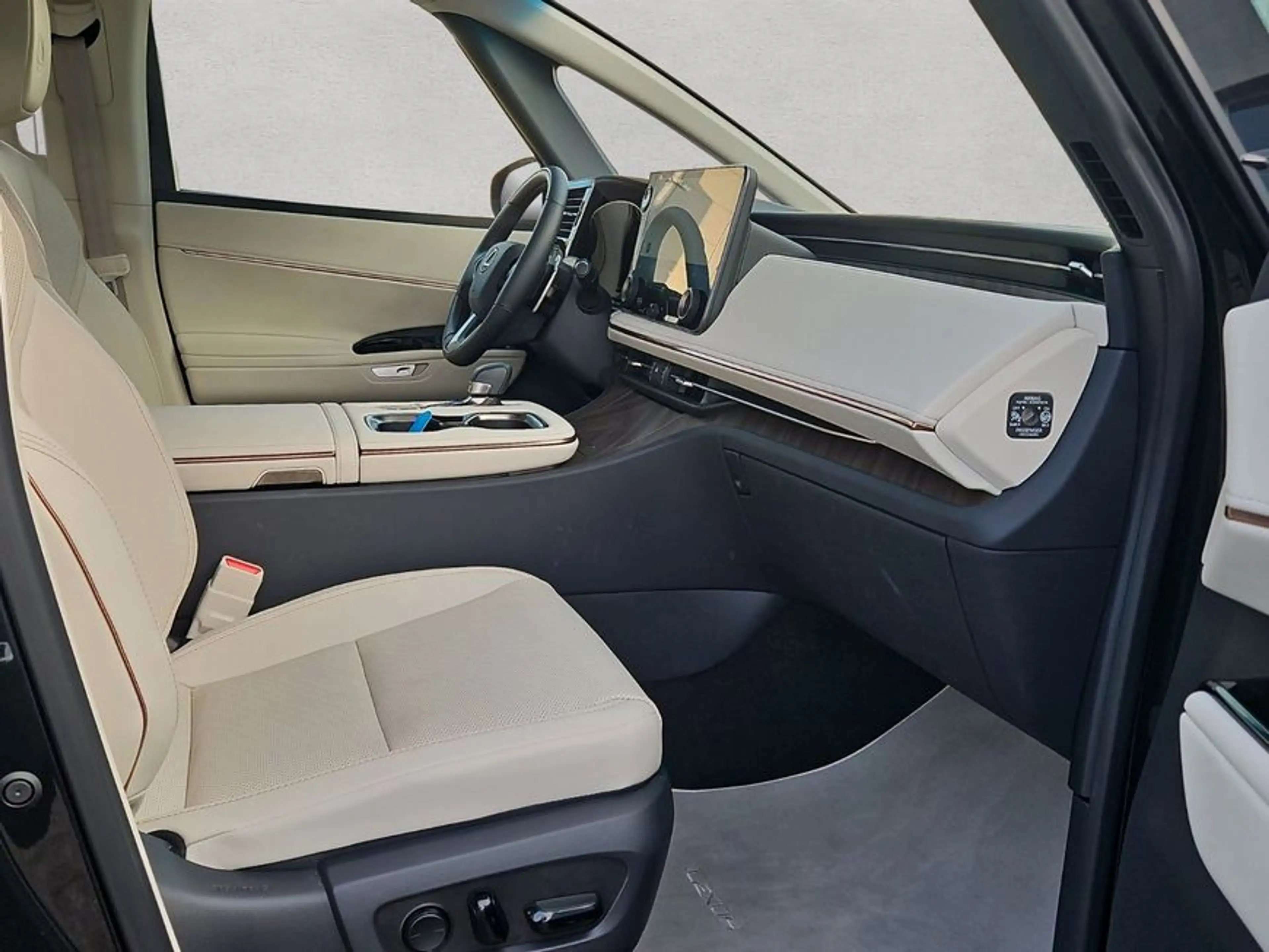Lexus LM 350h AWD Executive 6+1 Sitzer — photo 12
