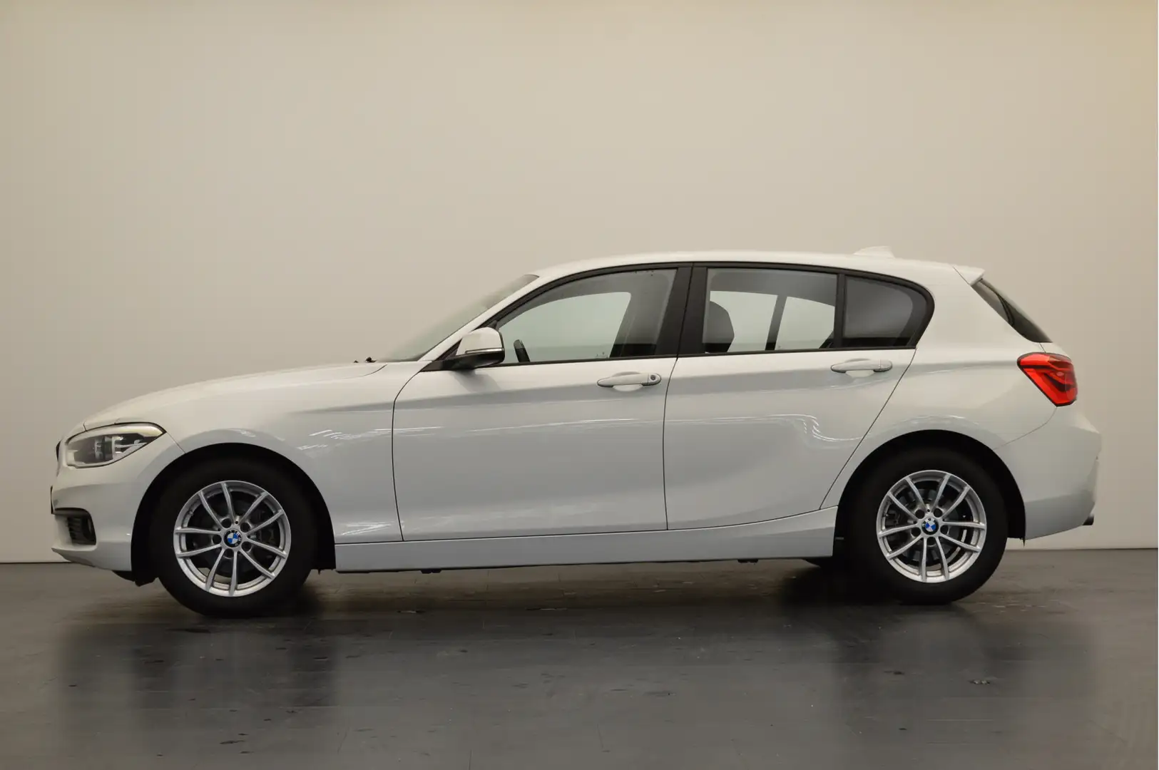 BMW 118 1-serie 118i Executive Automaat / LED / Navigatie White - 2