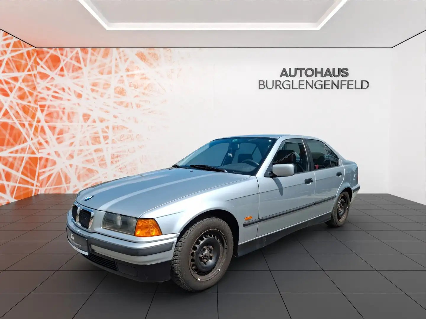 BMW 318 ! Schiebedach ! SHZ ! PDC ! TÜV 05/26 Silber - 1