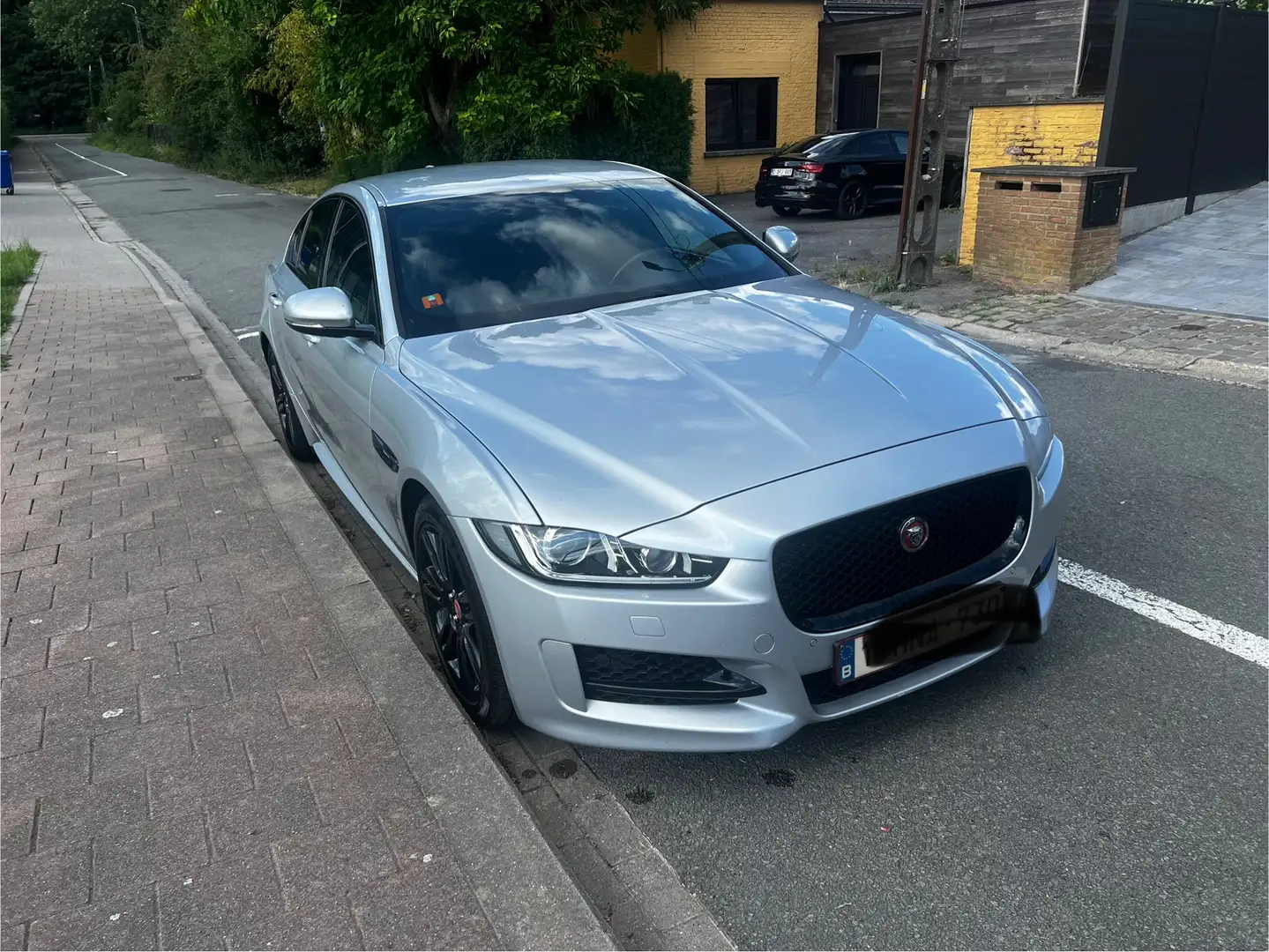 Jaguar XE 2.0 D R-Sport - 2
