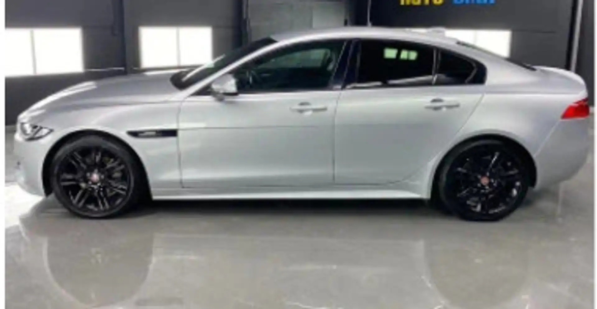 Jaguar XE 2.0 D R-Sport - 2