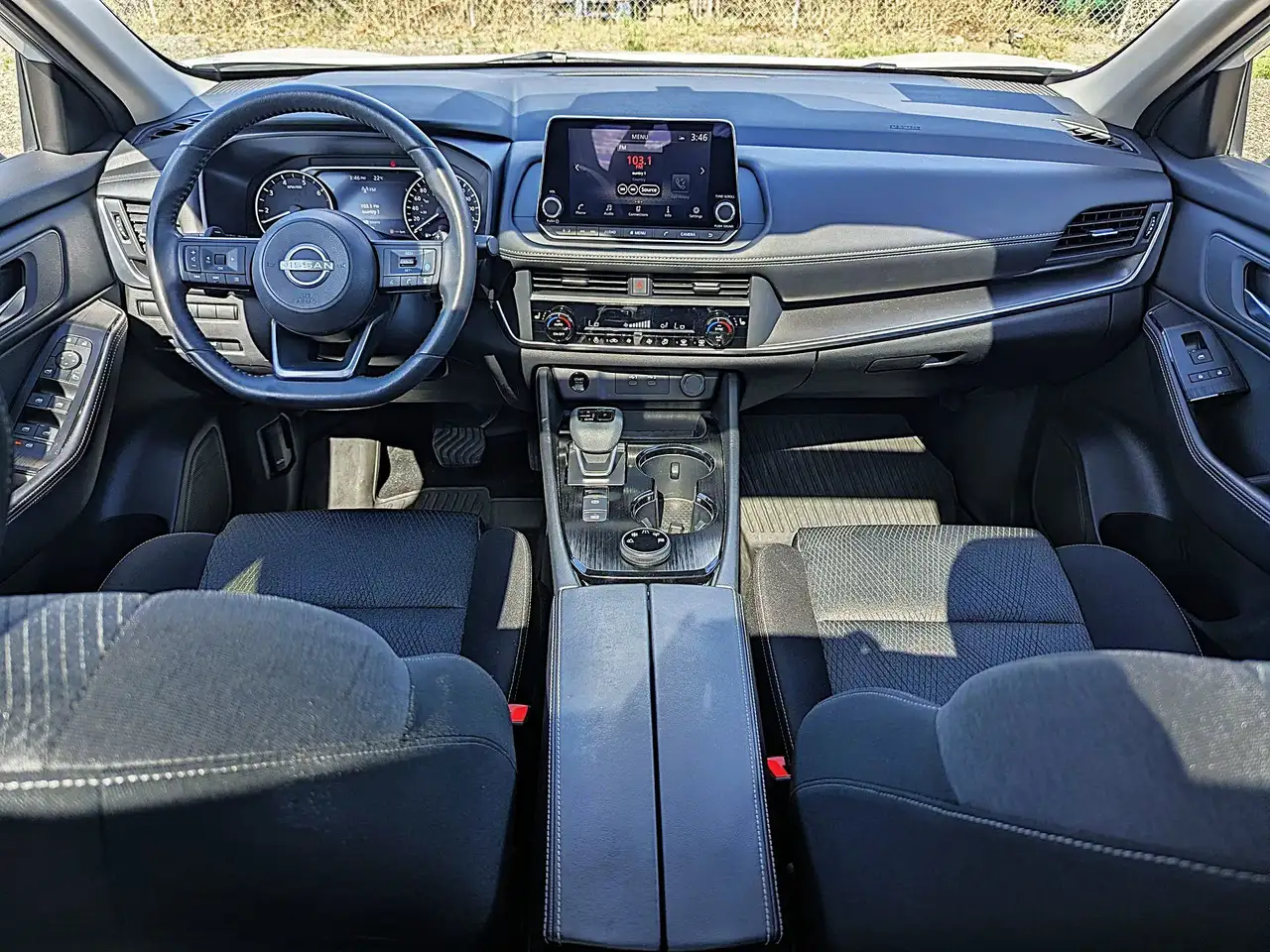 Nissan Rogue снимка Nissan Rogue