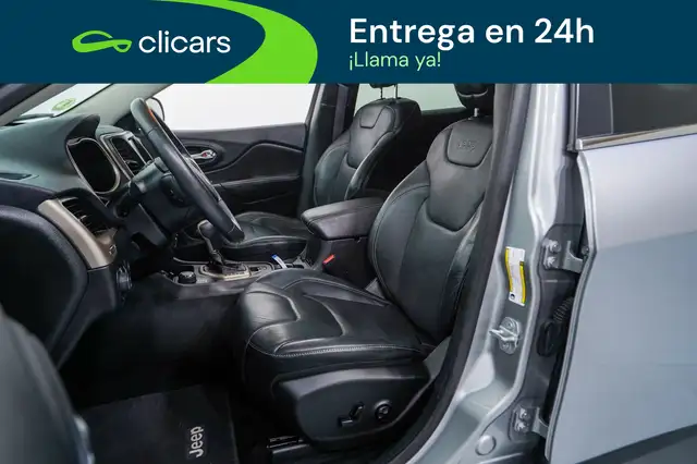 Jeep Grand Cherokee view 14