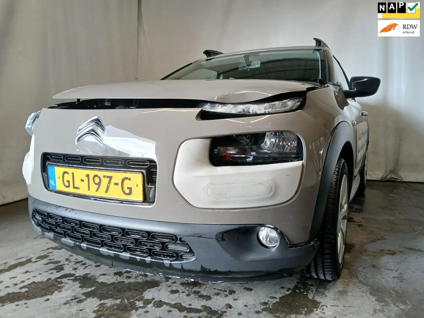 Citroen C4 Cactus 1.2 PureTech Feel - Frontschade Marrón - 1