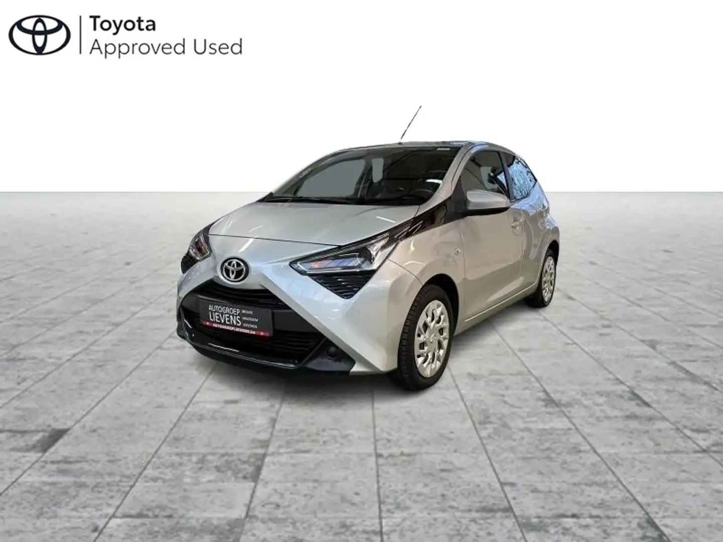 Toyota Aygo 1.0 MT X-PLAY II Grau - 1
