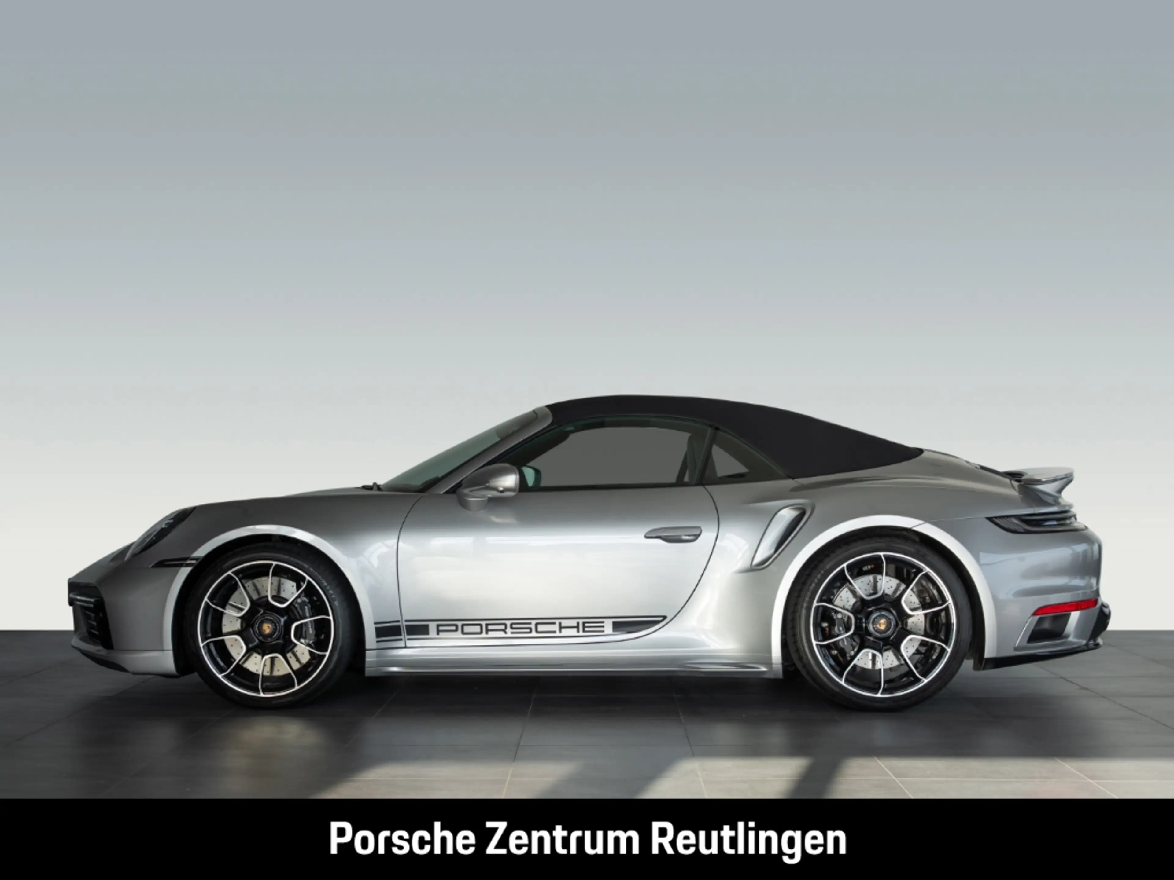 Porsche 992 (911) Turbo Cabriolet — photo 11