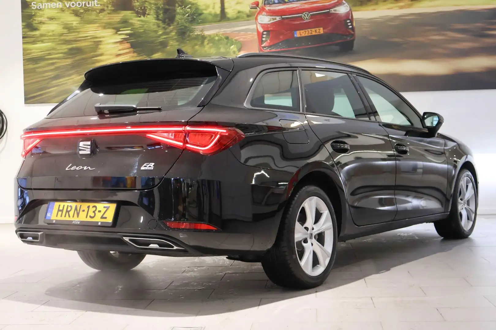 SEAT Leon e-Hybrid Sportstourer 1.5 TSI 204pk FR Business | RIJKLAAR! Noir - 2