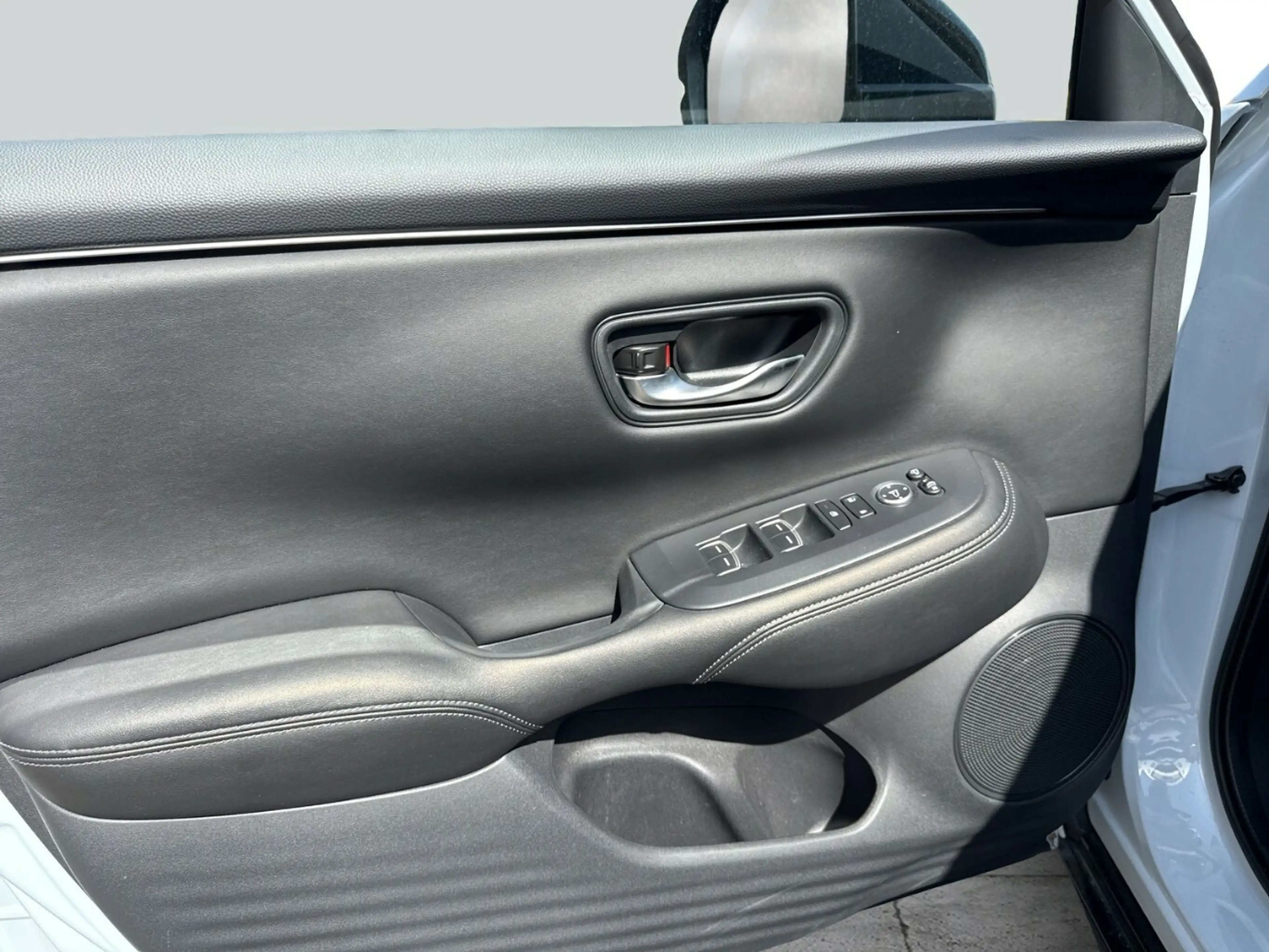 Honda ZR-V e:HEV Sport — photo 8