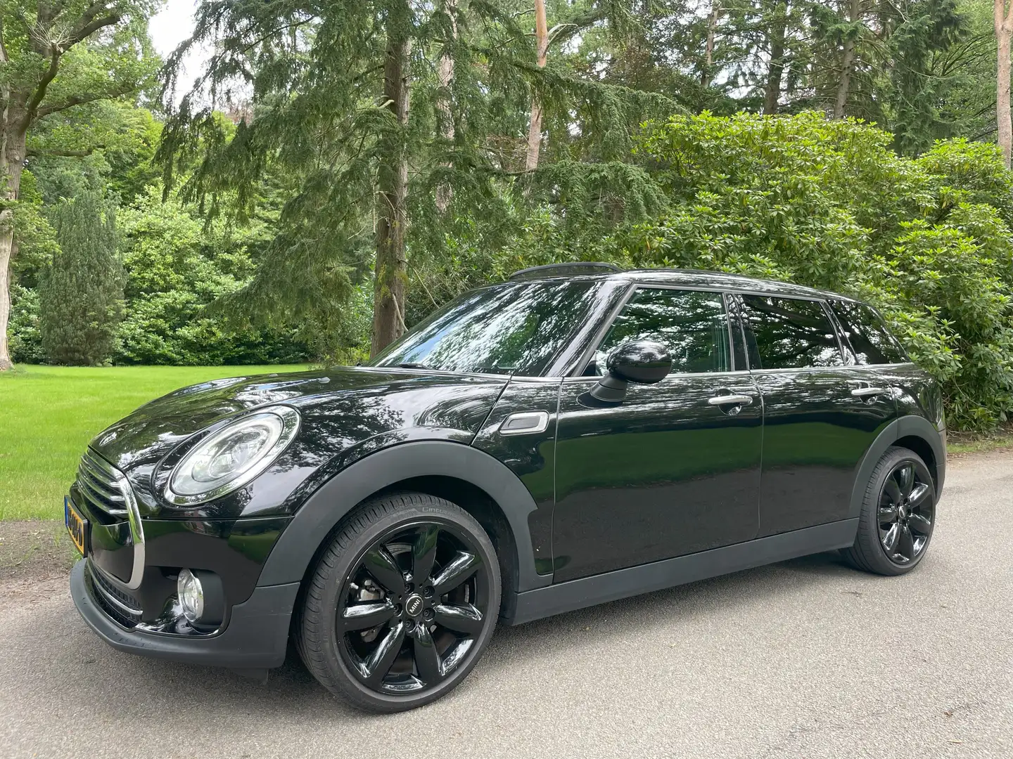 MINI Cooper Clubman Clubman 1.5 Aut. - Pano-Harman Kardon-Sportstoelen Zwart - 1