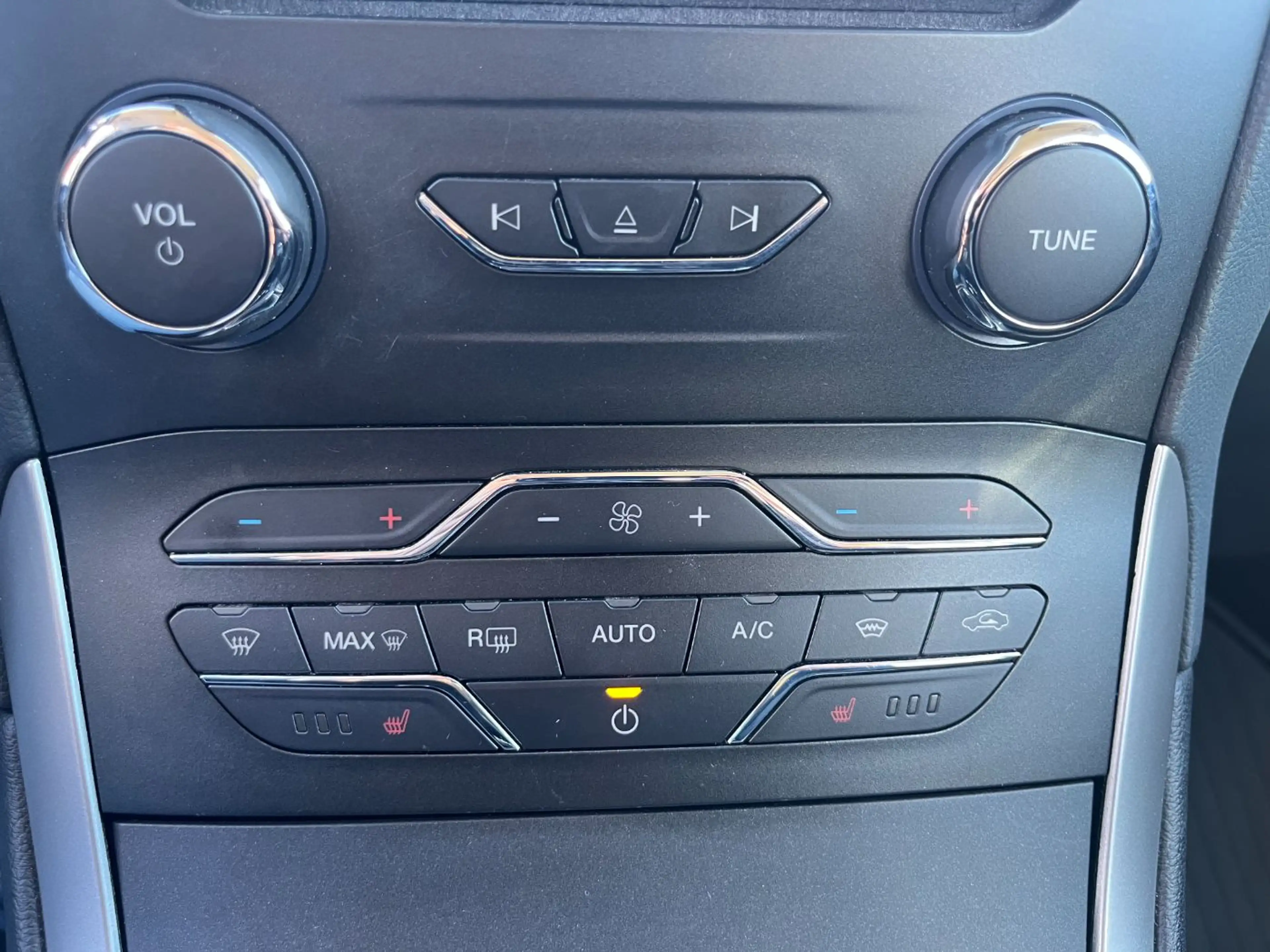 Ford S-Max 2.0 EcoBlue Edition AHK ACC 8fach bereift — photo 13