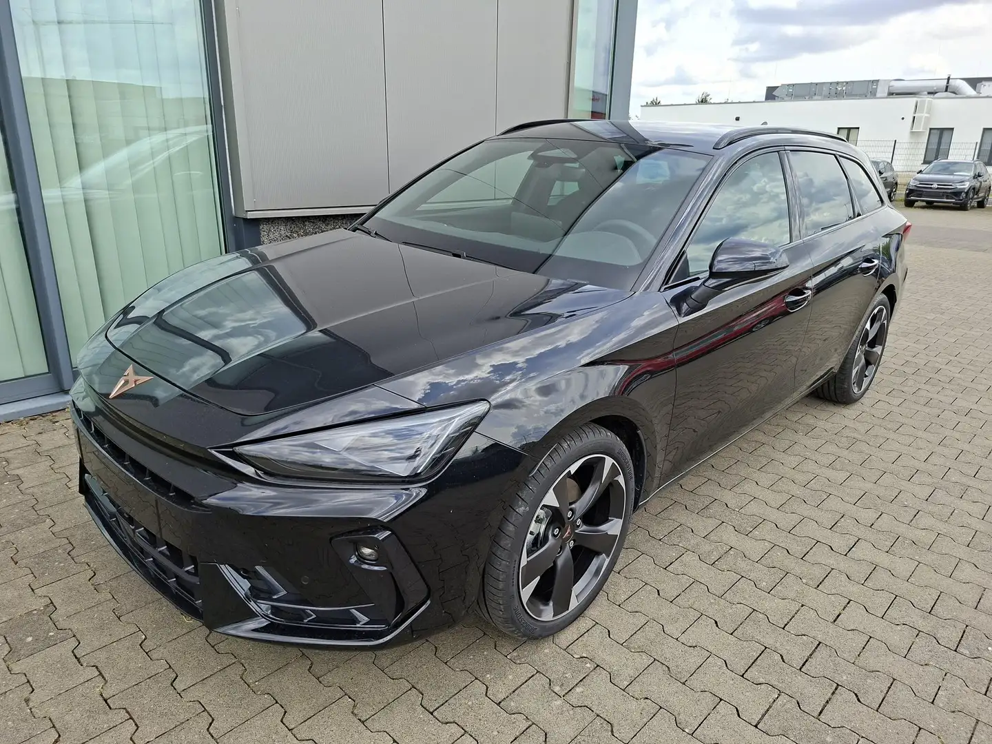 CUPRA Leon Sportstourer Basis 1.5 eTSI 150PS DSG (AUTOMATI... Schwarz - 1