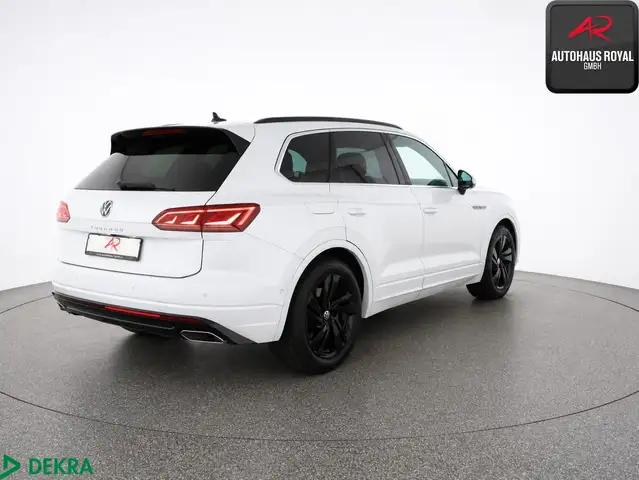Volkswagen Touareg view 5