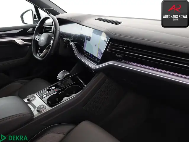 Volkswagen Touareg view 11