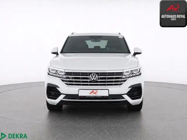 Volkswagen Touareg view 8