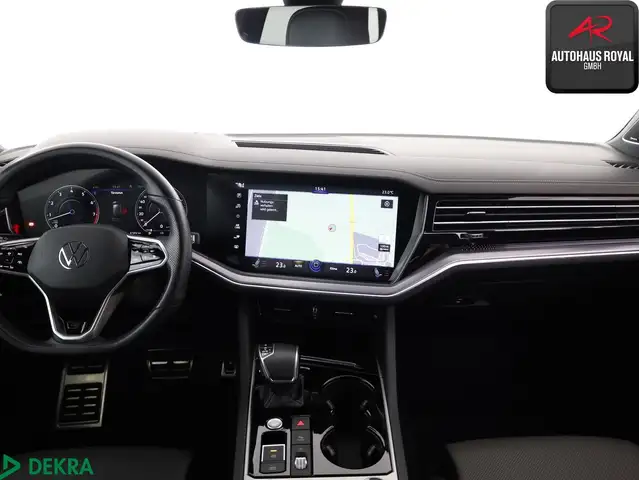 Volkswagen Touareg view 9