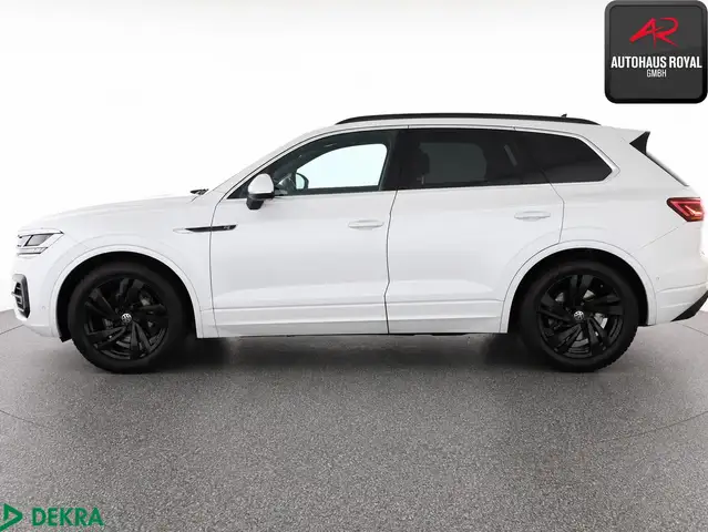 Volkswagen Touareg view 2