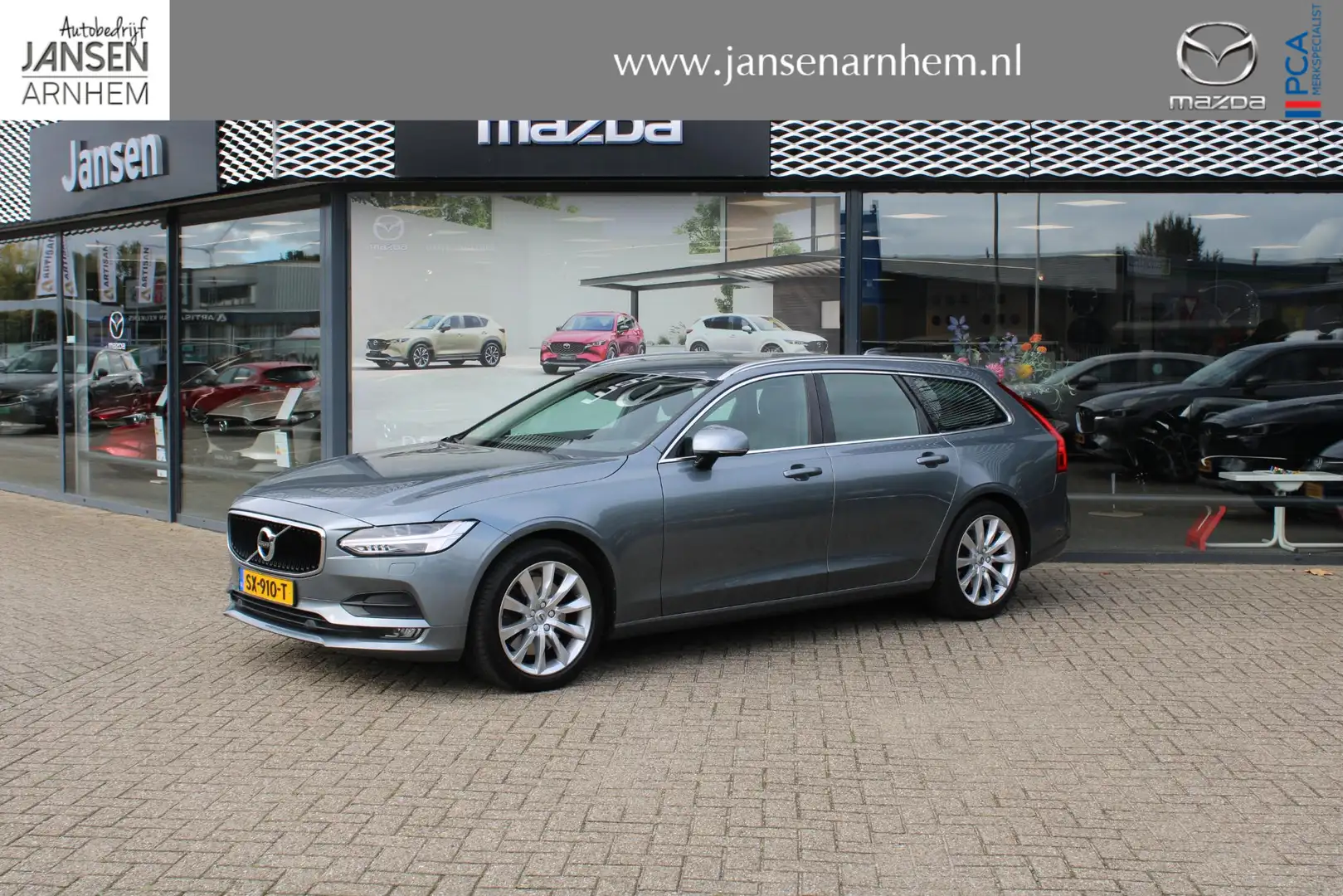 Volvo V90 2.0 T4 Momentum , Automaat, Leder, Trekhaak, Dakra Grijs - 1