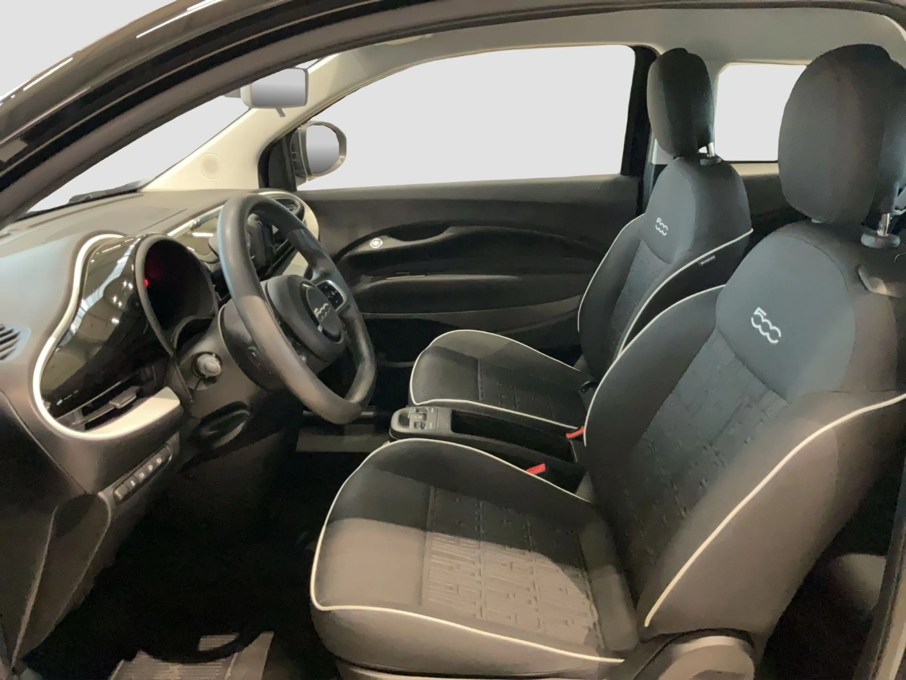Fiat 500e Action + Ganzjahresreifen — photo 9