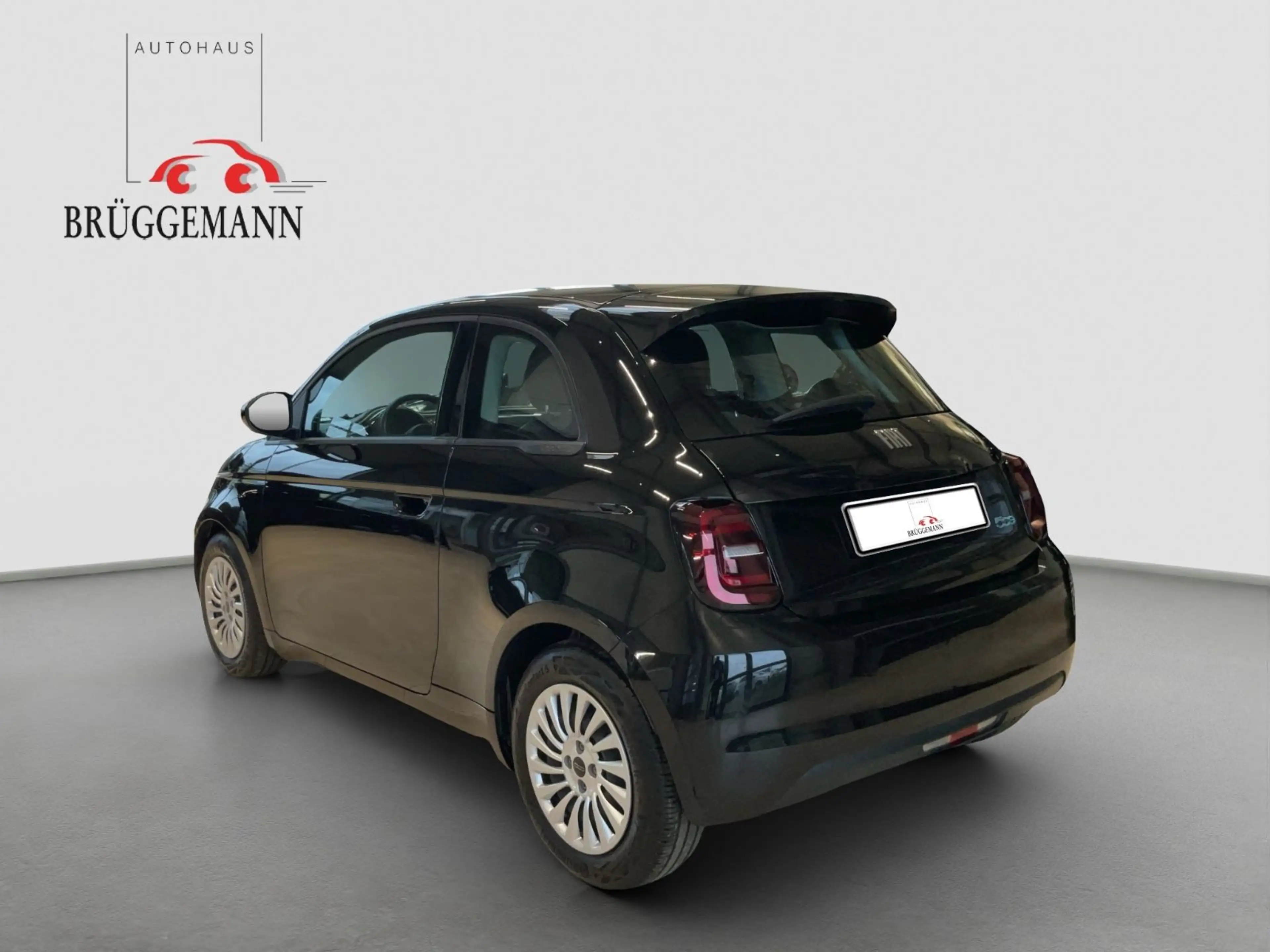 Fiat 500e Action + Ganzjahresreifen — photo 4