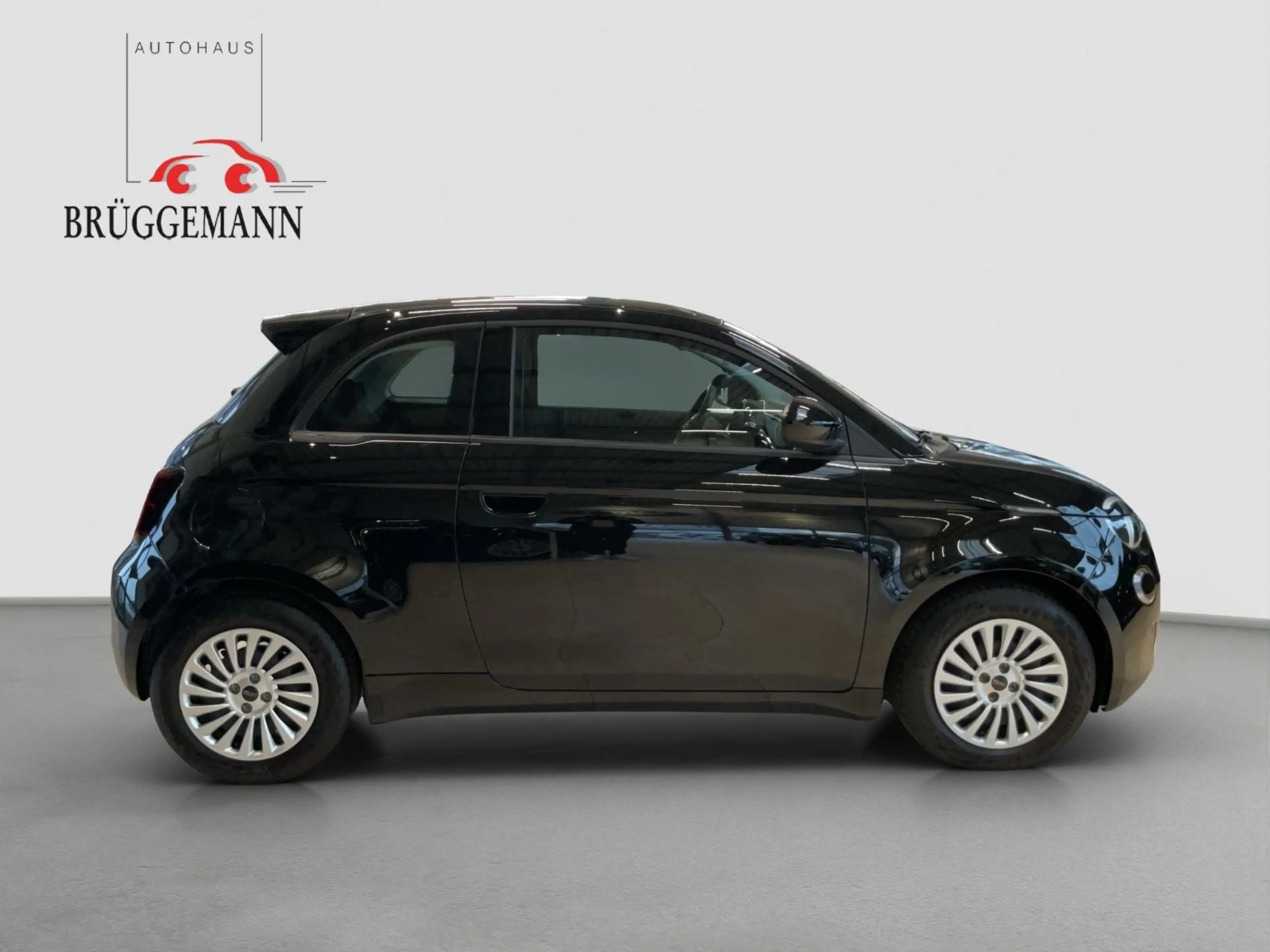 Fiat 500e Action + Ganzjahresreifen — photo 7