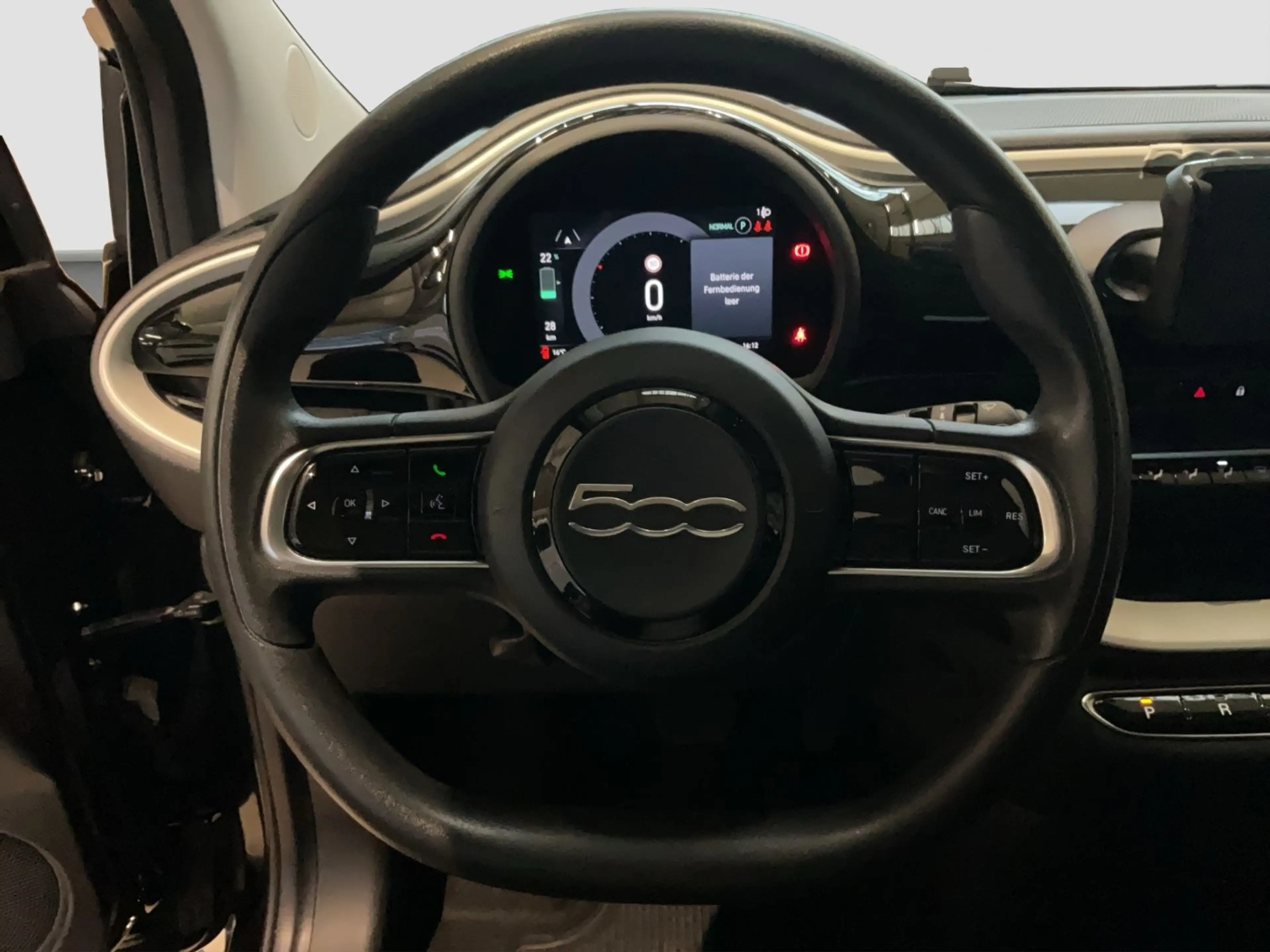 Fiat 500e Action + Ganzjahresreifen — photo 10