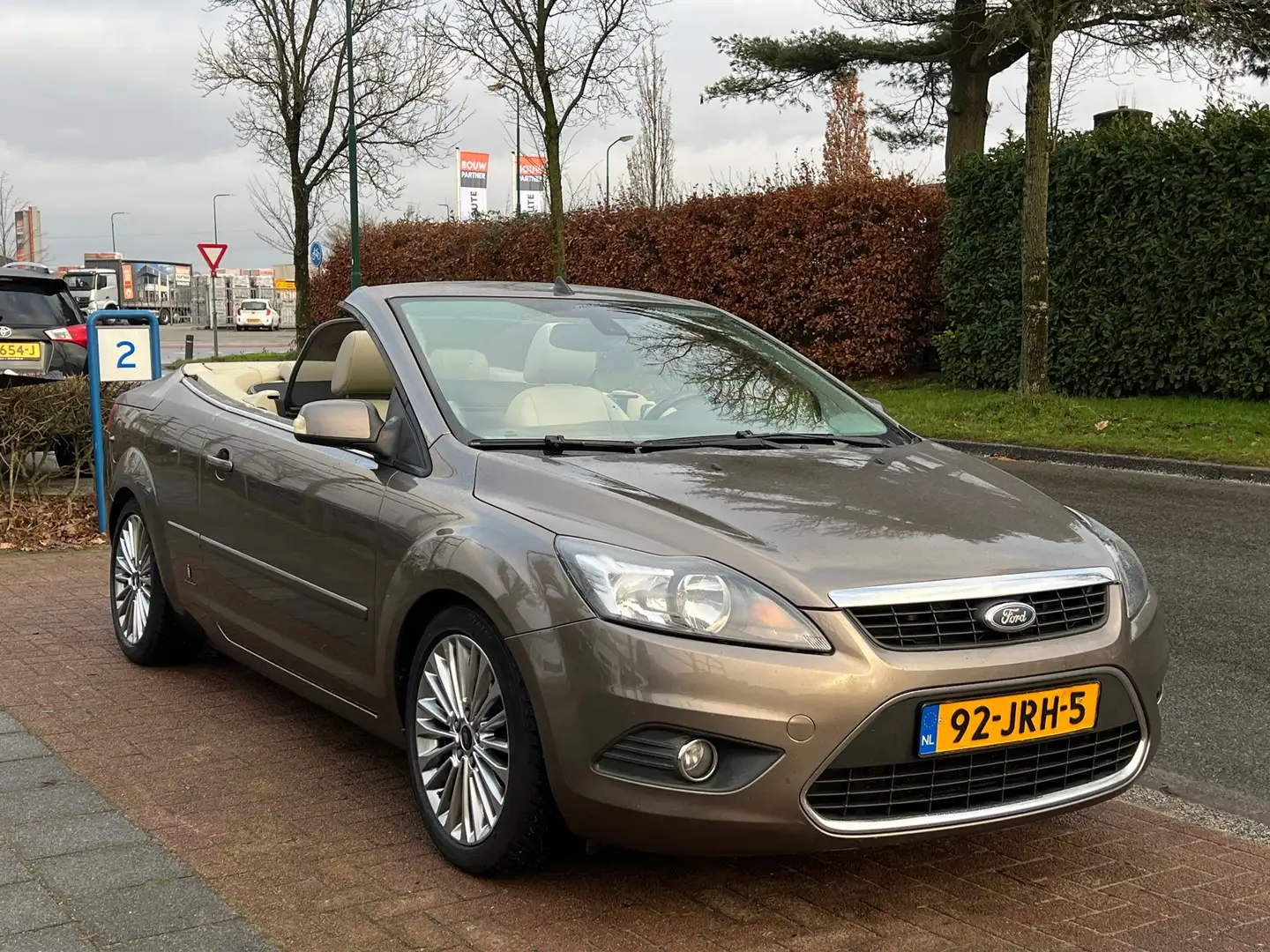 Ford Focus CC Coupé-Cabriolet 2.0 Titanium Braun - 1