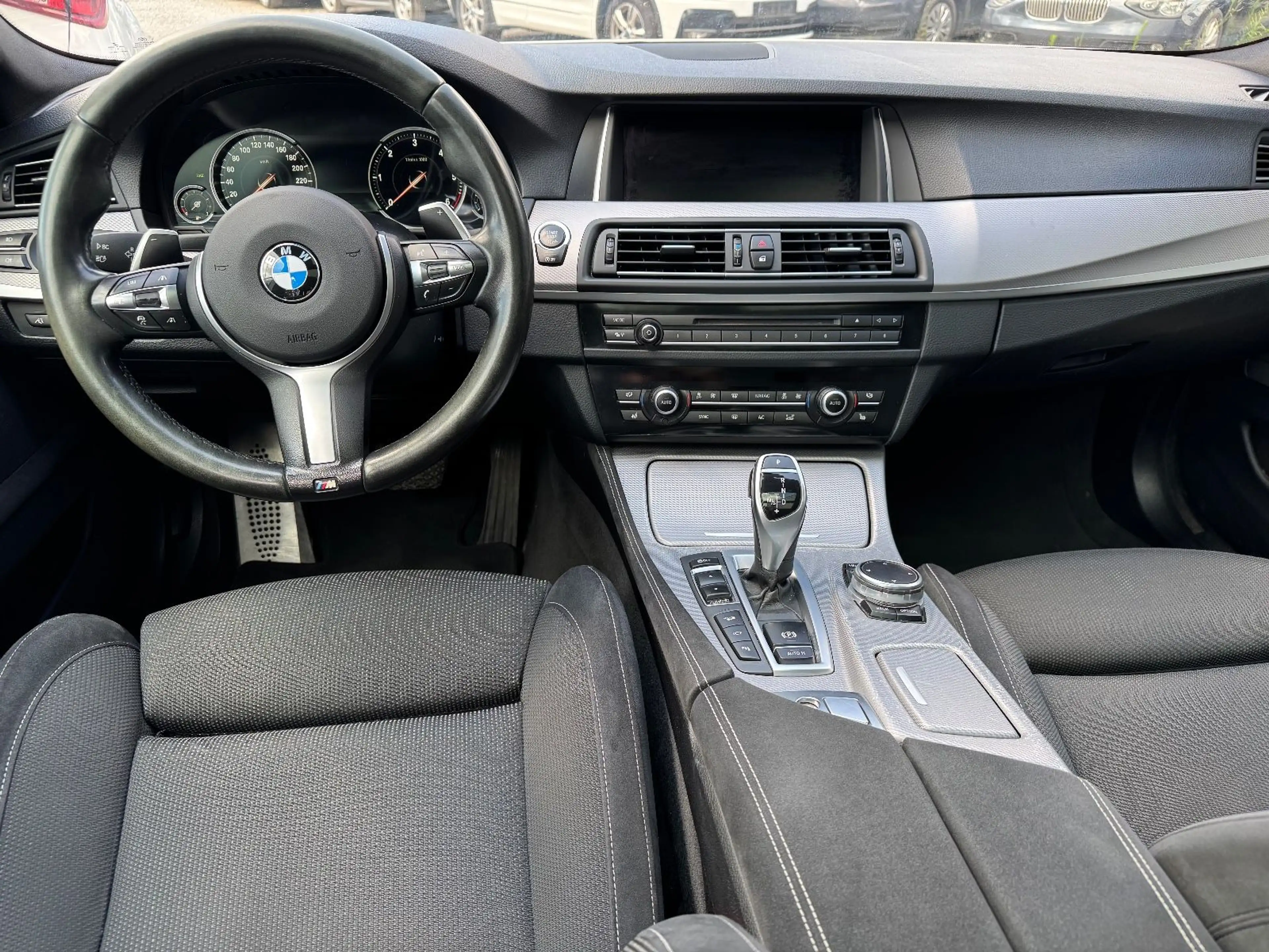 BMW 535 d xDrive Touring M-Sport*PANO/HARMAN-KARDON* — photo 11