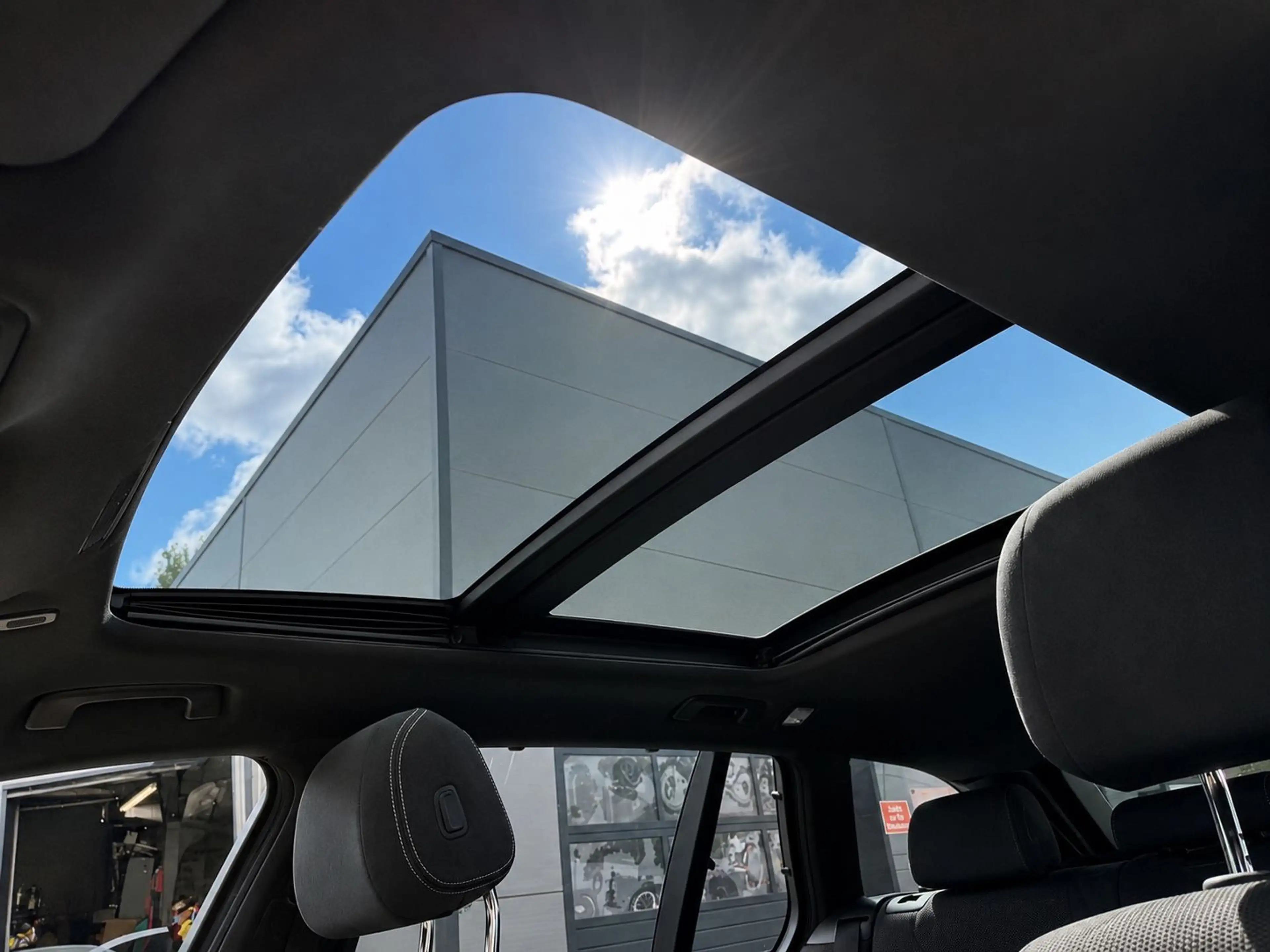 BMW 535 d xDrive Touring M-Sport*PANO/HARMAN-KARDON* — photo 9