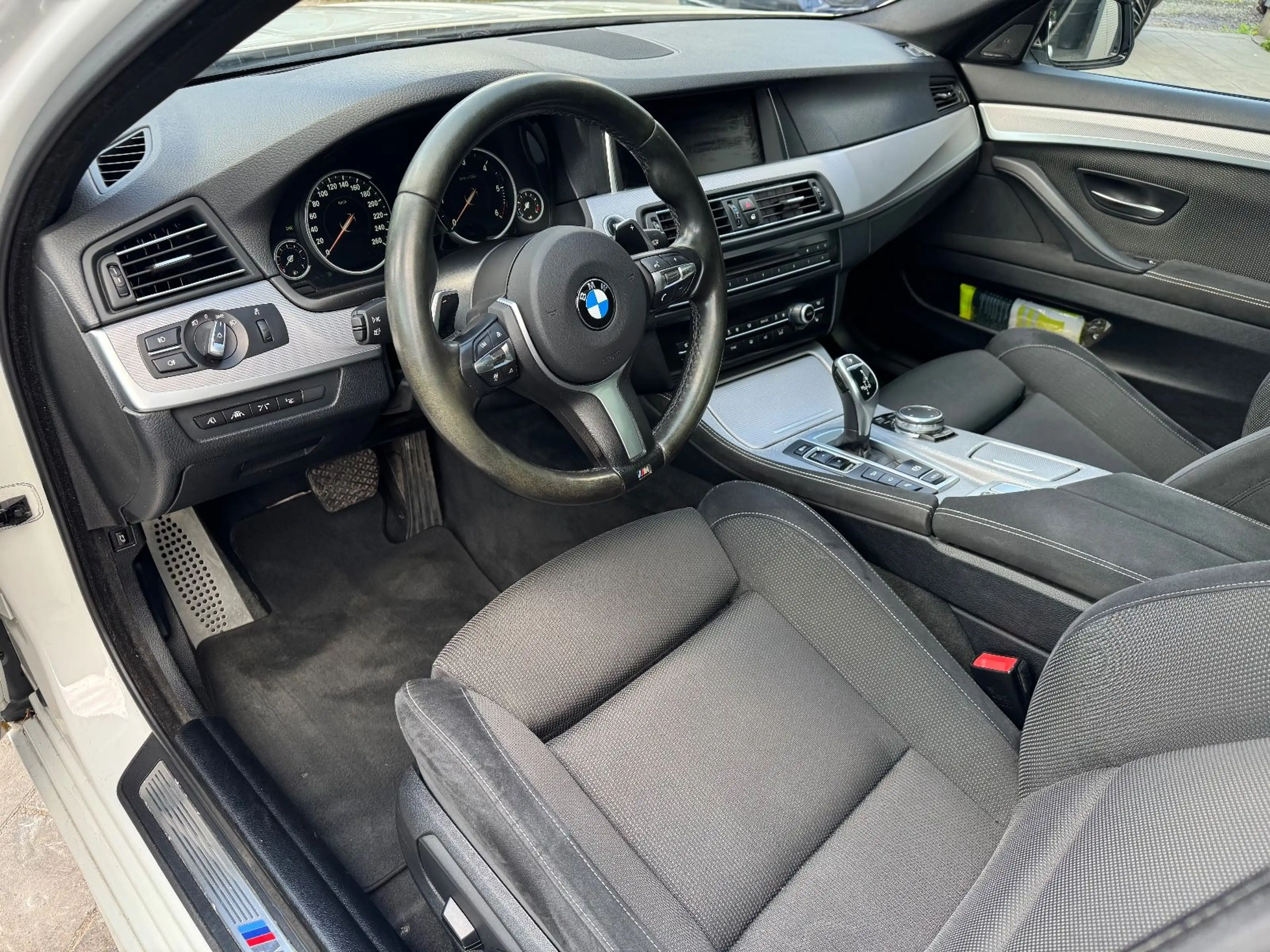 BMW 535 d xDrive Touring M-Sport*PANO/HARMAN-KARDON* — photo 7