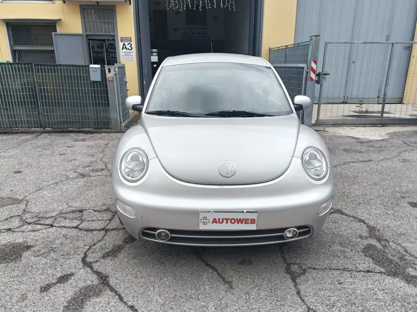 Volkswagen New Beetle 1.6 102cv Gris - 1