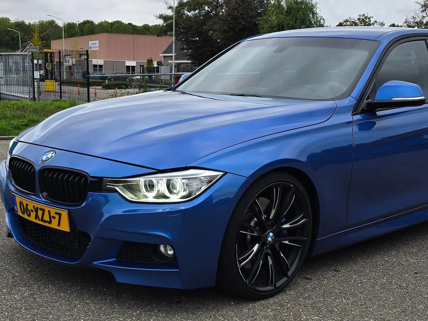 BMW 328 328i m sport Blauw - 2