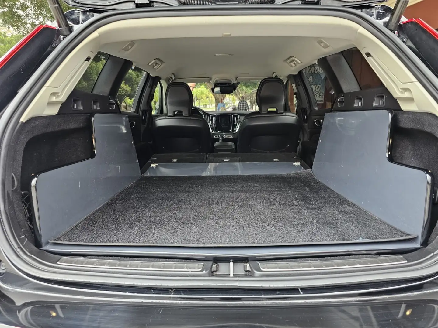 Volvo V60 D4 Aut. Zwart - 2