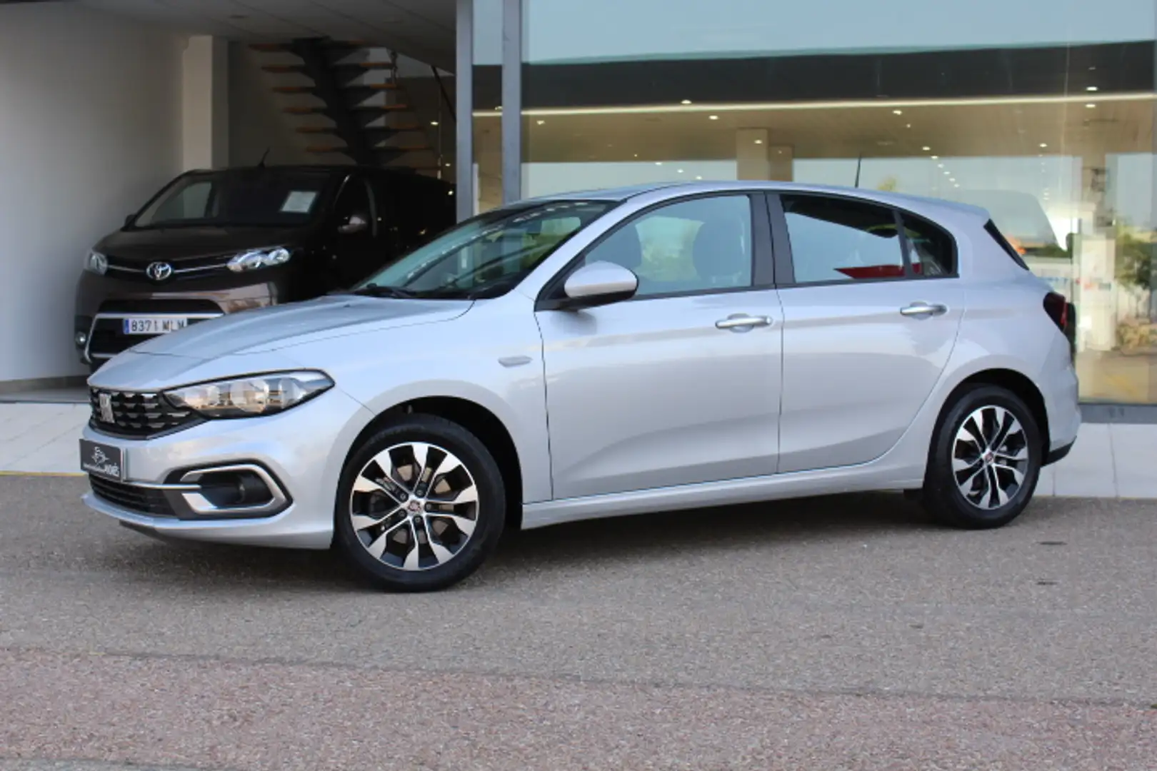 Fiat Tipo 1.6 Multijet City Life 97KW Plateado - 2