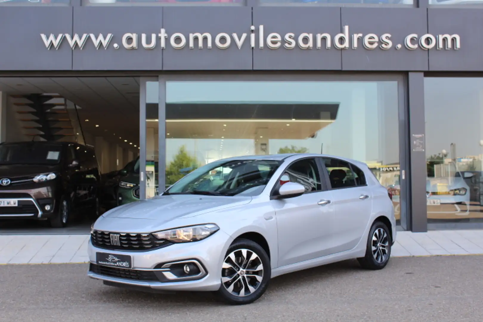 Fiat Tipo 1.6 Multijet City Life 97KW Plateado - 1