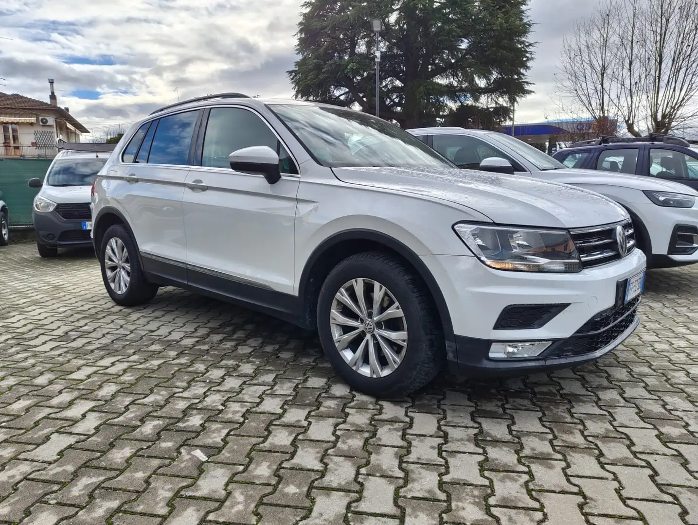 Volkswagen Tiguan Tiguan II 2016 1.6 tdi Business 115cv Weiß - 1