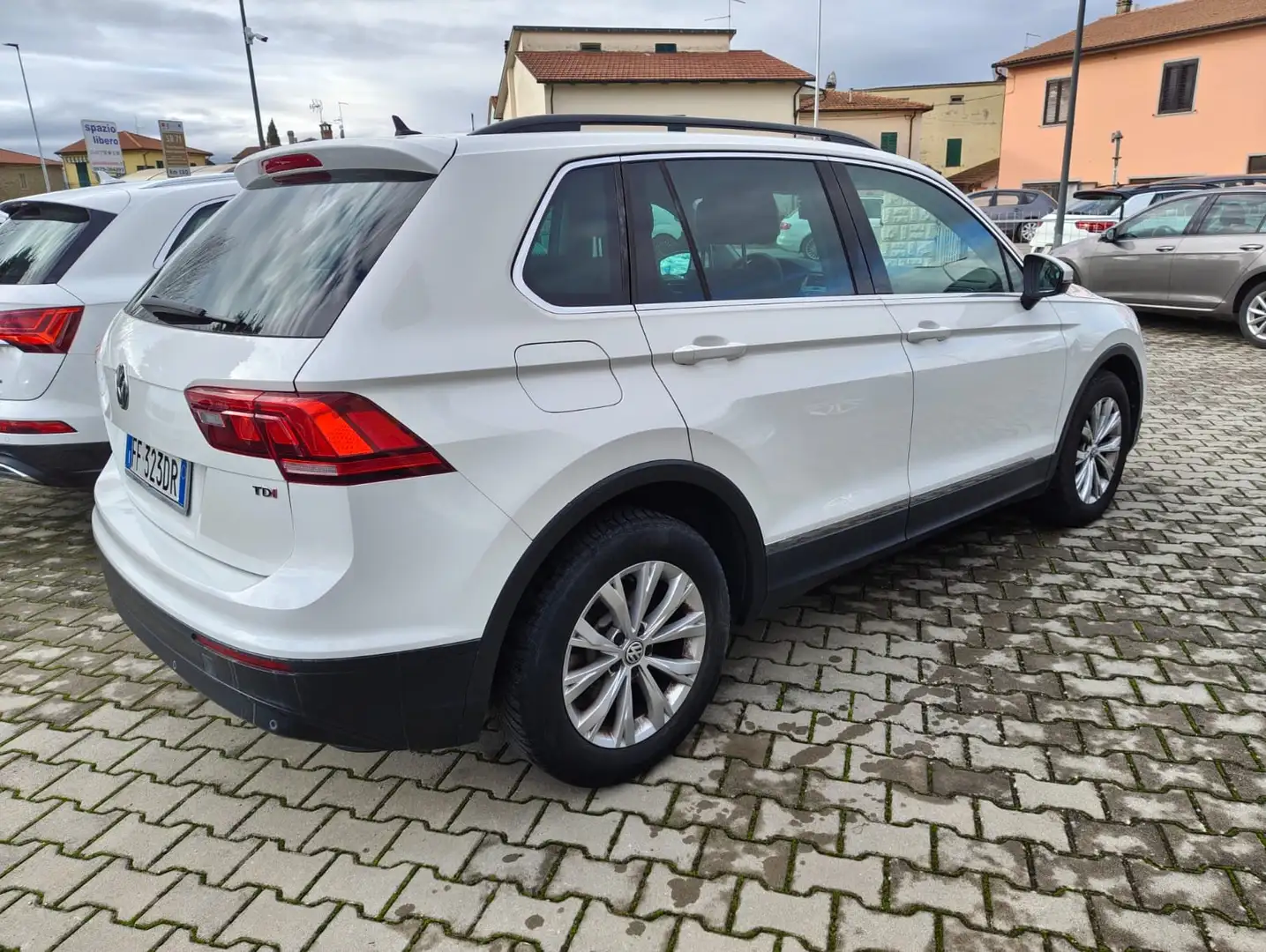 Volkswagen Tiguan Tiguan II 2016 1.6 tdi Business 115cv Weiß - 2